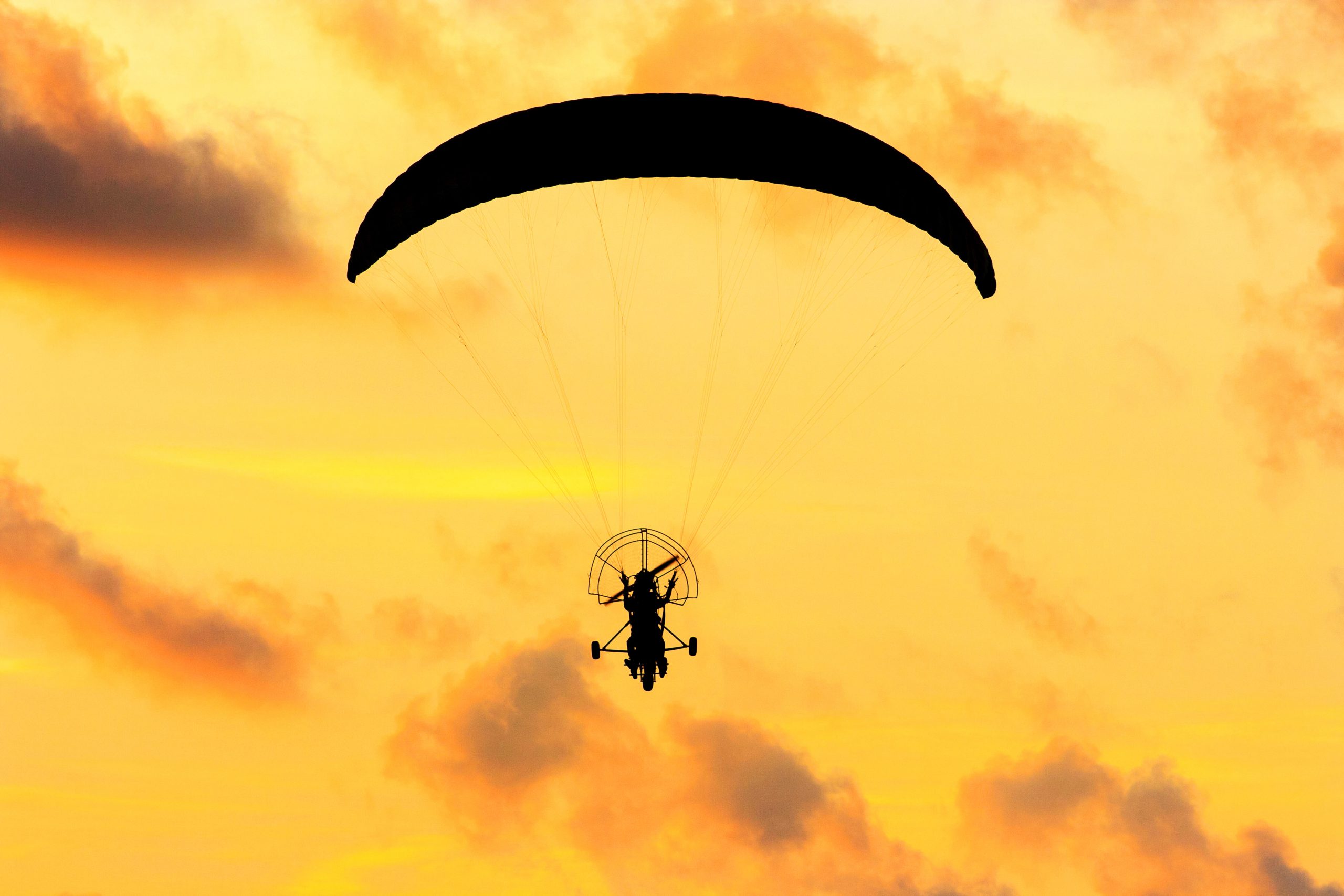 Backlit motorised paraglider